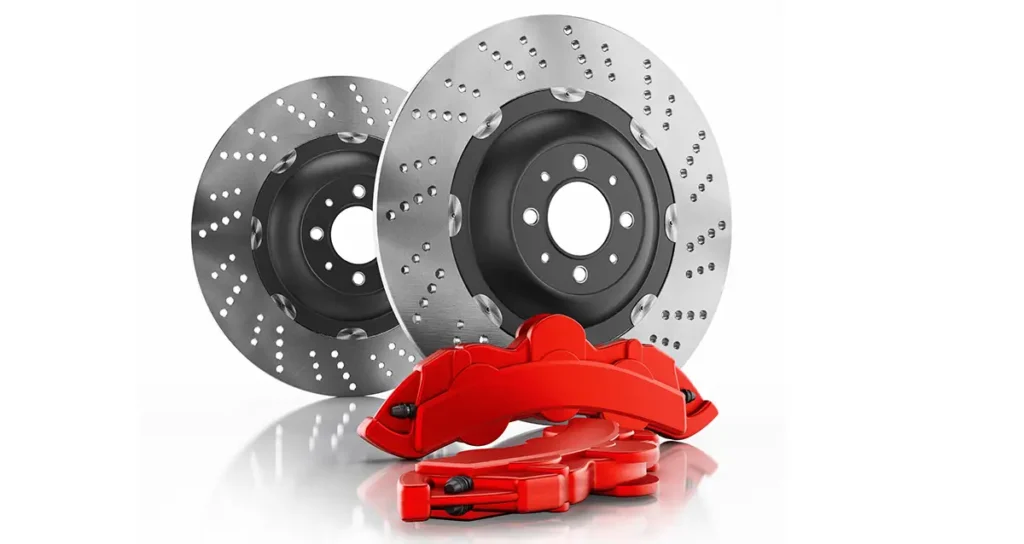 Zwei gelochte Bremsscheiben mit roten Bremssätteln, freigestellt auf weißem Hintergrund.